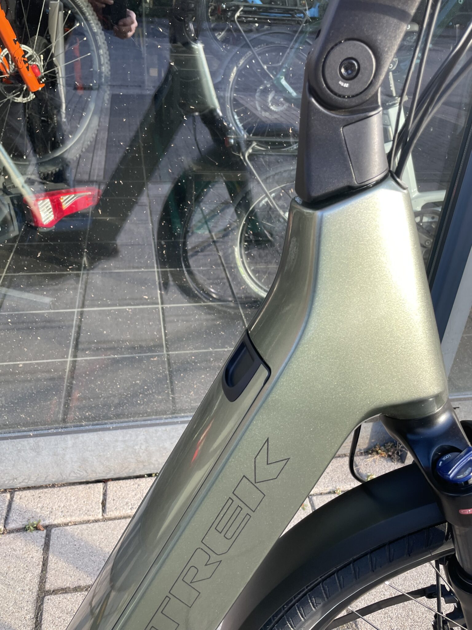 Trek Charter 4+ N5 Gates Riemaandrijving 2026 framemaat L met 412 km nieuwstaat. - Afbeelding 3